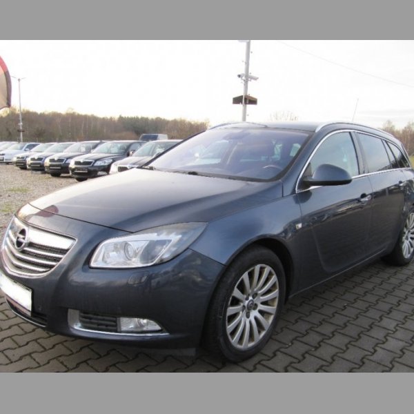 Opel Insignia 2.0 CDTi,KOMBI,118KW,ALU,TEMPOMAT,XENONY.