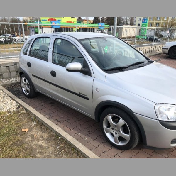 Opel Corsa C 1.2 16v prvni majitel 17 let